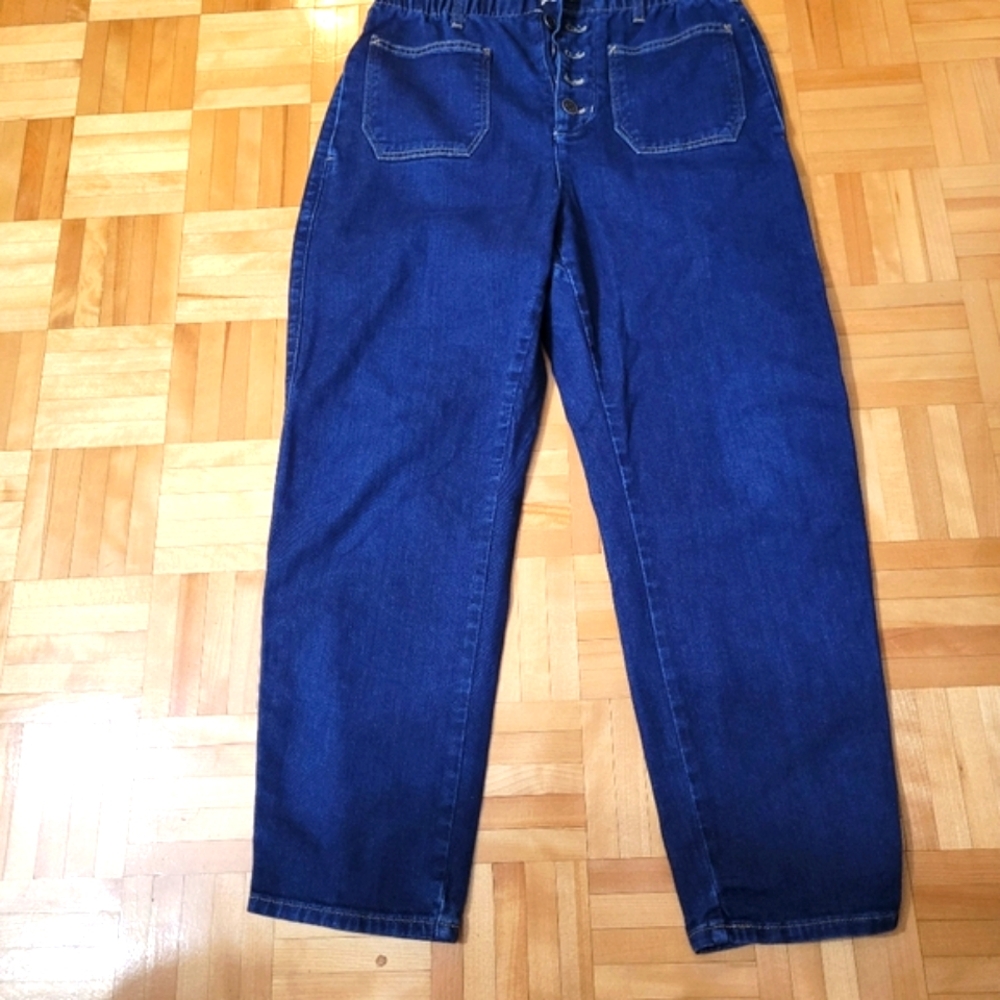 Small women or teenagers jeans from anyriphologie pilcro jeans.